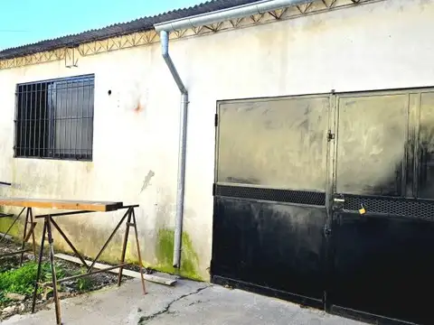 Local con Galpón Barrio Da Vinci