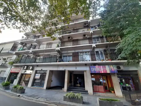 DEPARTAMENTO 2 AMBIENTES FRENTE CON BALCON - SAN MARTIN CENTRO - 50 MTS. DE LA PLAZA -