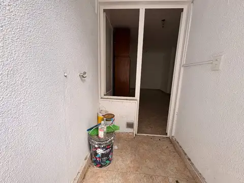 VENTA DEPTO ALMAGRO MONOAMBIENTE CON PATIO
