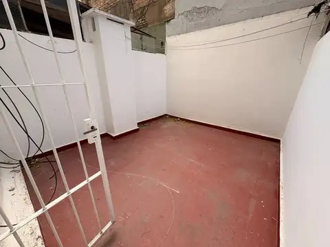 VENTA DEPTO ALMAGRO MONOAMBIENTE CON PATIO
