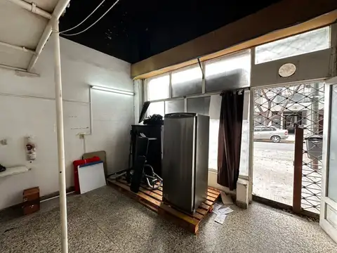 Local en Alquiler en Coghlan, $ 600.000
