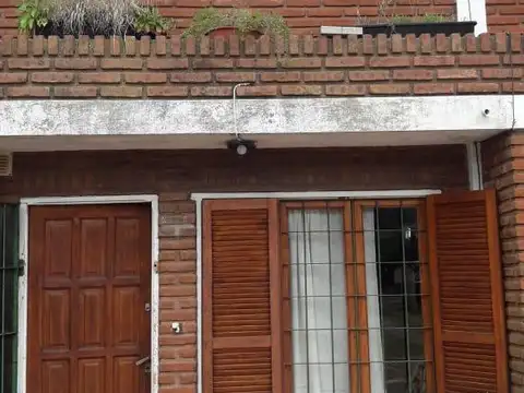 DUPLEX TRES AMBIENTES CON COCHERA