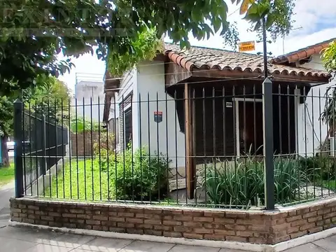Chalet en Venta - Esquina en Olivos