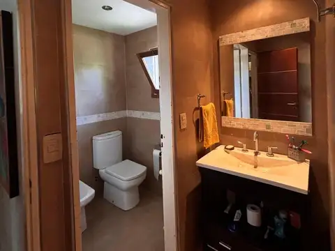 Casa 5 ambientes con 2 baños