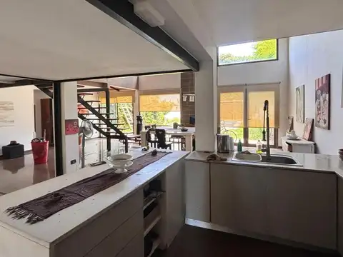 Casa en Venta con 2 cocheras