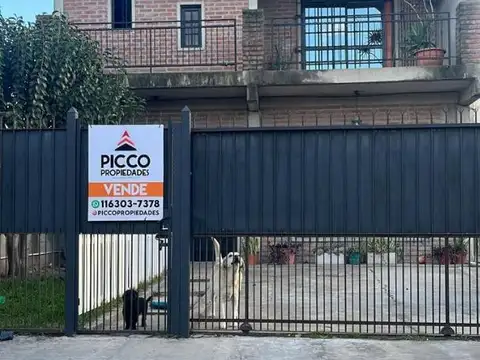 CASA DE 4 AMB CON FONDO