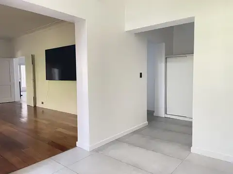 Casa en Venta con 4 cocheras