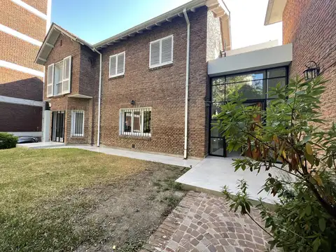 Casa en vetna en Olivos 3 o 4 dormiotorios, jardín.