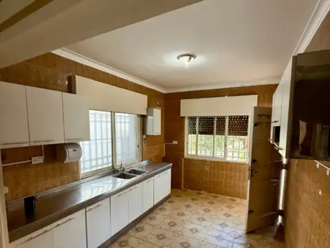 Casa en alquiler sobre Avenida Sarmiento 1690