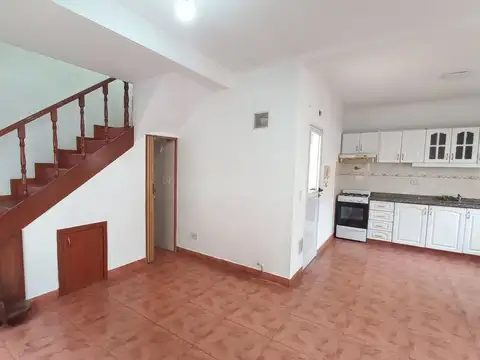 Depto Tipo Casa en Alquiler de 3 ambientes