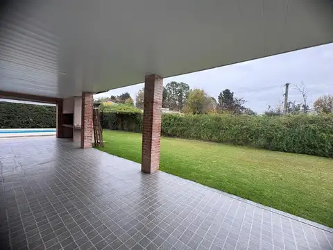 Casa 2 ambientes con 2 baños