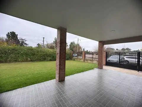 Casa en Venta con 3 cocheras