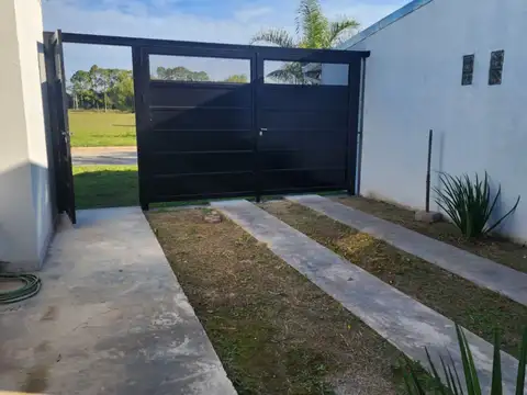 Casa en Alquiler en Angel Gallardo, $ 980.000