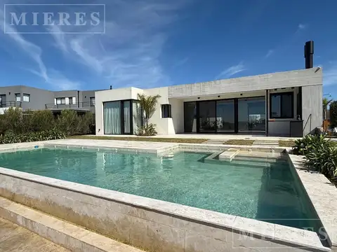 Casa en venta a la laguna Area 11 San Sebastian