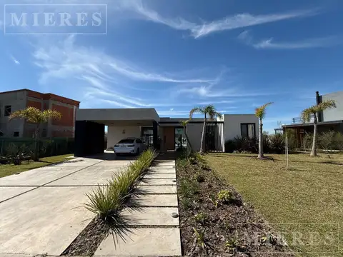 casa en venta a la laguna Area 11 San Sebastian