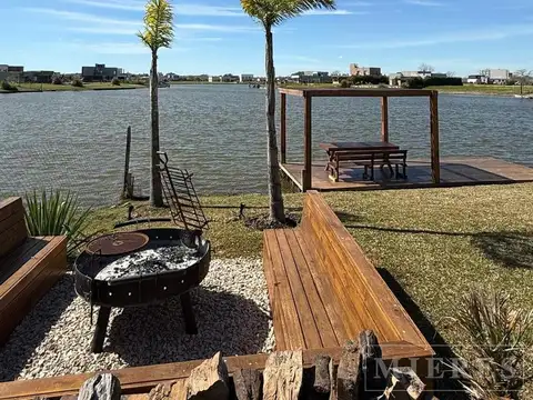 Casa 4 ambientes con 3 baños