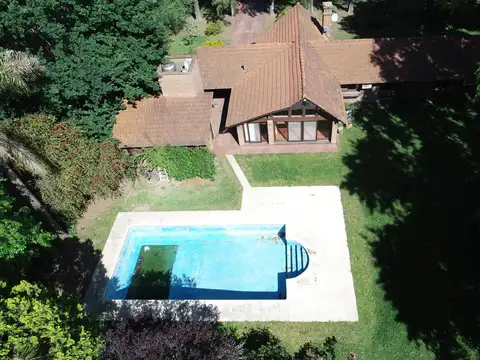 Casa en Alquiler con 1 cochera