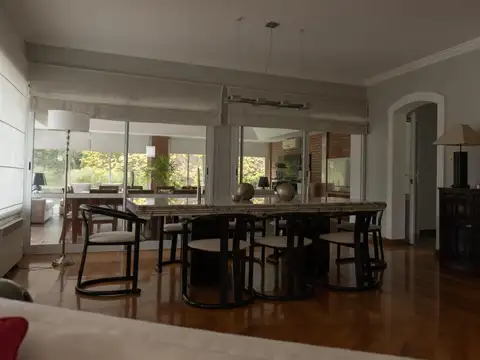 Casa 4 ambientes con 4 baños