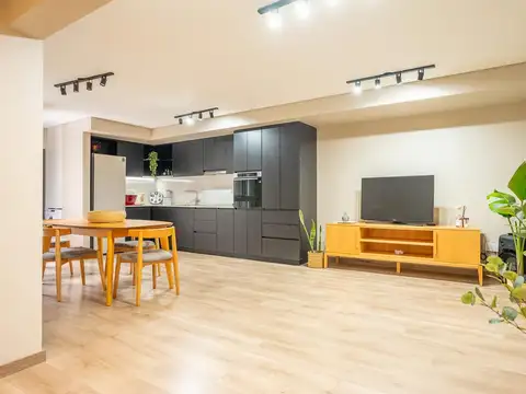 Departamento de 3 dormitorios con patio a metros de Bv. Oroño