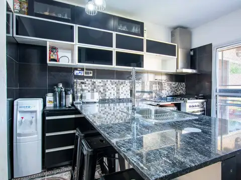Casa 5 ambientes con 1 baño