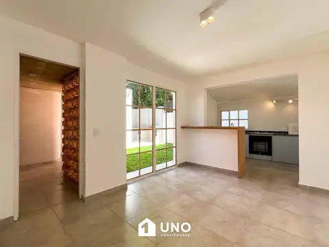Olivé y Leguizamón - Casa de 2 Dormitorios.