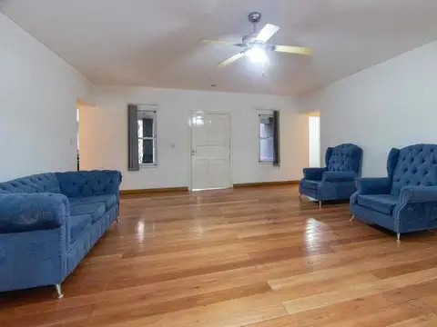 VENTA Casa 4 ambientes Pileta  Parque y quincho