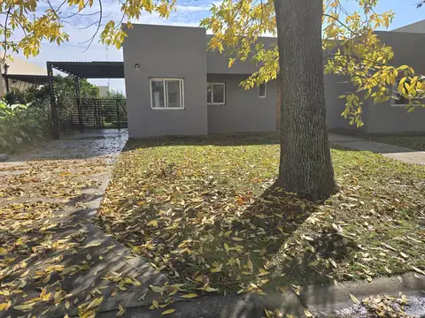 Casa en Venta 4 Ambientes en Santa Guadalupe - Pilar Del Este