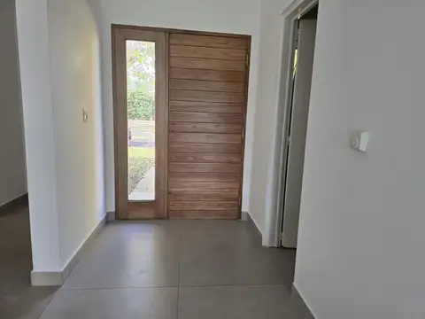 Casa en Venta 4 Ambientes en Santa Guadalupe - Pilar Del Este