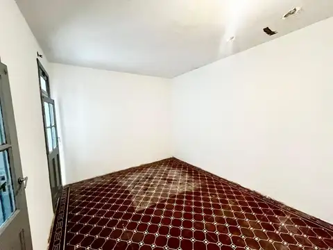 Casa 5 ambientes con 1 baño