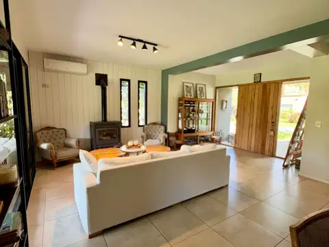Casa en Venta con 2 cocheras