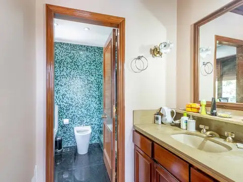 Venta/permuta Casa 5 Amb de Categoria Sobre Dos Lotes en Quilmes Centro