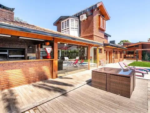 Casa en Venta con 5 cocheras