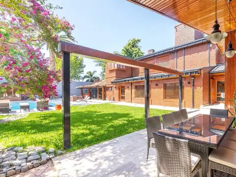 Venta/permuta Casa 5 Amb de Categoria Sobre Dos Lotes en Quilmes Centro
