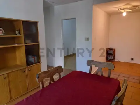 Venta de Departamento  tres ambientes con dependencia