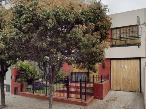 Casa en venta - 4 Dormitorios 4 Baños - Cochera - 412Mts2 - Quilmes Este