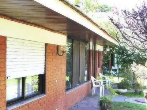 Casa 5 ambientes con 4 baños
