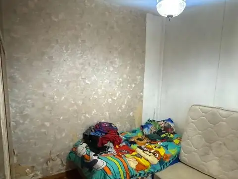 EXCELENTE CASA 5 AMBIENTES CON ESPACIOS AMPLIOS, QUINCHO, GARAGE Y LOCAL