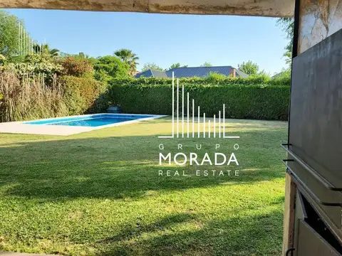 Casa en Alquiler con 2 cocheras