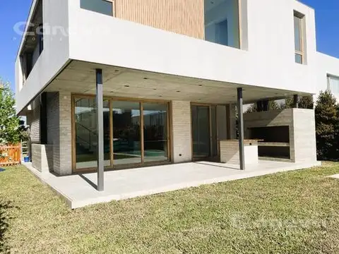 Casa 6 ambientes con 3 baños