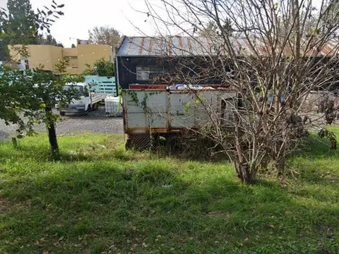 Importante propiedad en esquina de Av de las Carretas y Ezeiza