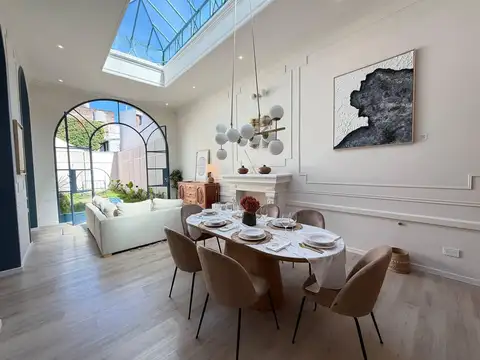 VENTA: casa de 4 dormitorios con cochera, galería con parrillero, jardín y pileta. Rosario, Abasto