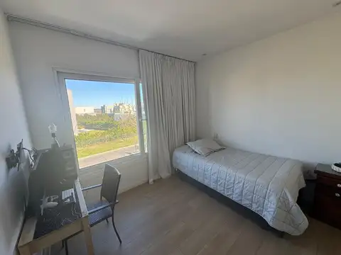 Casa 5 ambientes con 4 baños