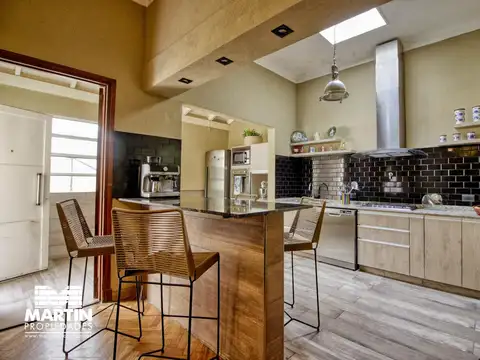 Casa de 4 Ambientes en Venta en Olivos con Patio, Terraza y Quincho