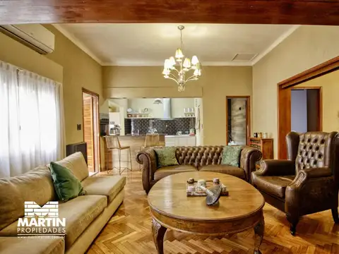 Casa de 4 Ambientes en Venta en Olivos con Patio, Terraza y Quincho