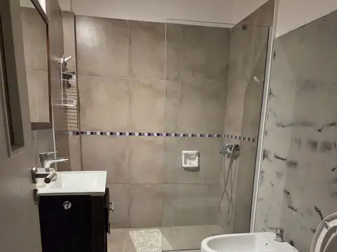 ALQUILER - CASA CON PILETA