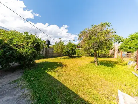 CASA EN VENTA 1 DORMITORIO Y COCHERA FISHERTON