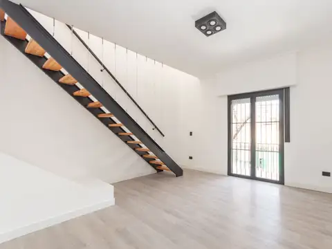 Depto Tipo Casa en Venta en Villa del Parque, USD 229.000