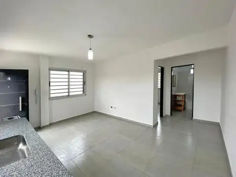 12 De Febrero 500, Piso 1