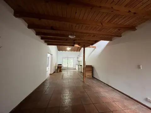 Casa 5 ambientes con 2 baños