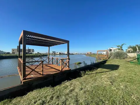 Lote en venta a la laguna en Canning Barrio Santa Clara